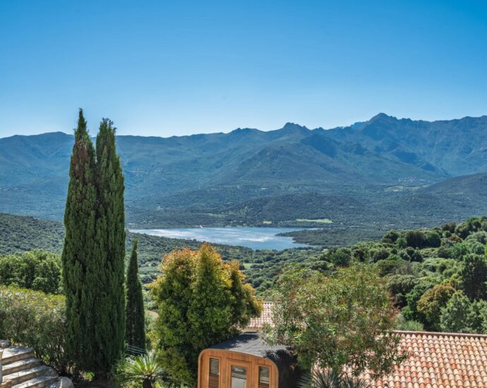 Balagne, Santa-Reparata di Balagna, Villa 9 chambres, vue lac et montagnes, Piscine, Salle de sport, Sauna, Proche l&rsquo;Île Rousse et plages