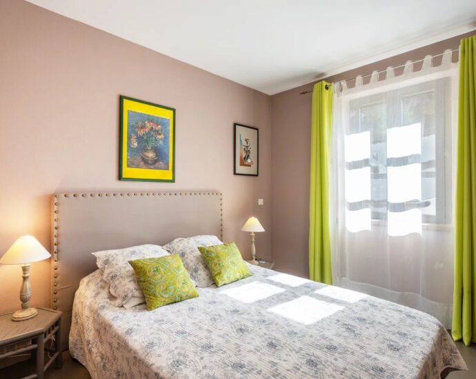 Côte Oriental, Penta-di-Casinca, Villa vue montagnes, 2 appartements, 6 chambres, piscine, proche plages et Bastia