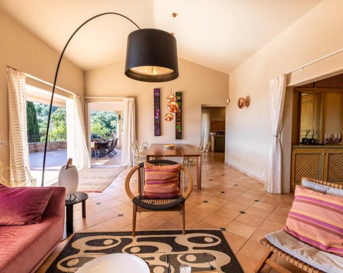 Sainte-lucie de Porto-Vecchio, Capicciola, villa 5 chambres, piscine, vue mer, plage à pied