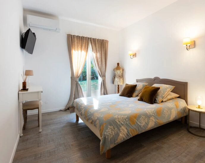 Cap Corse, Sisco, mountain-view villa, 5 bedrooms, pool, close to the beach
