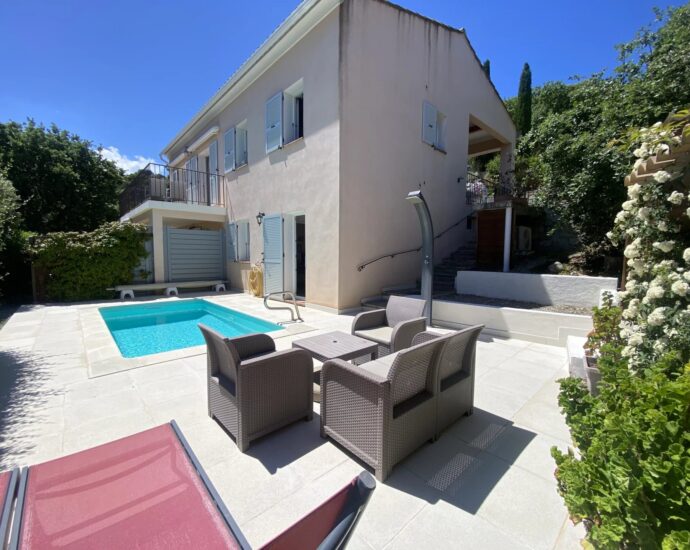 Balagne, Santa-Reparata-di-Balagna, Villa avec piscine, 4 chambres, appartement indépendant, vue montagnes, proche plage et L&rsquo;Île-Rousse