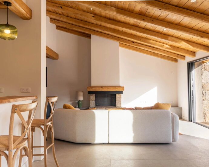 Sainte-Lucie de Porto-Vecchio, Cirendinu, Shepherd’s-Style Villa, 4 Bedrooms, Pool, Close to the Beach