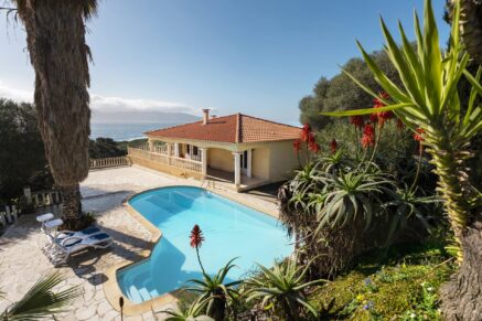 Sagone , Villa vue mer panoramique, 8 chambres, piscine, plage à pied