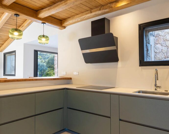Sainte-Lucie de Porto-Vecchio, Cirendinu, Shepherd’s-Style Villa, 4 Bedrooms, Pool, Close to the Beach
