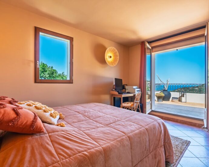 Exclusivité, Balagne, Pigna, Villa 5 chambres, vue mer panoramique, proche plage et L&rsquo;Île-Rousse