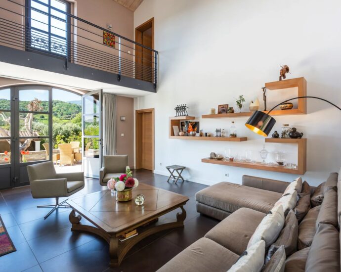 Côte Oriental, Penta-di-Casinca, Villa vue montagnes, 2 appartements, 6 chambres, piscine, proche plages et Bastia