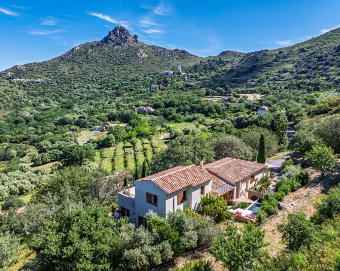 Exclusivité, Balagne, Pigna, Villa 5 chambres, vue mer panoramique, proche plage et L&rsquo;Île-Rousse
