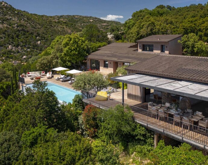 Porto-Vecchio, Palombaggia, Villa vue mer panoramique, 6 chambres, piscine chauffée, plage à pied