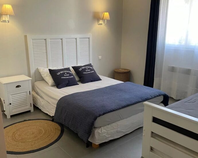 Pinarello, Appartement avec jardin privatif, 2 chambres,  vue dégagée, plage à pied