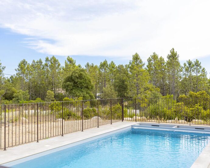 Lecci-, Villa 4 chambres, de plain-pied, avec piscine, proche plage