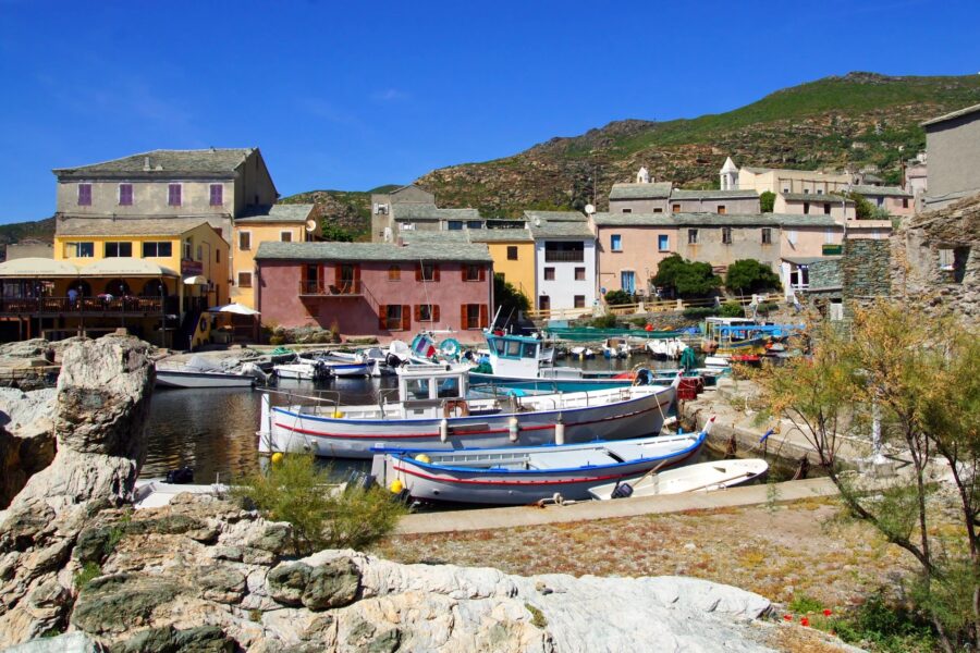 Cap Corse, Centuri, terrain constructible, proche port, plage à pied, emplacement rare, environnement préservé