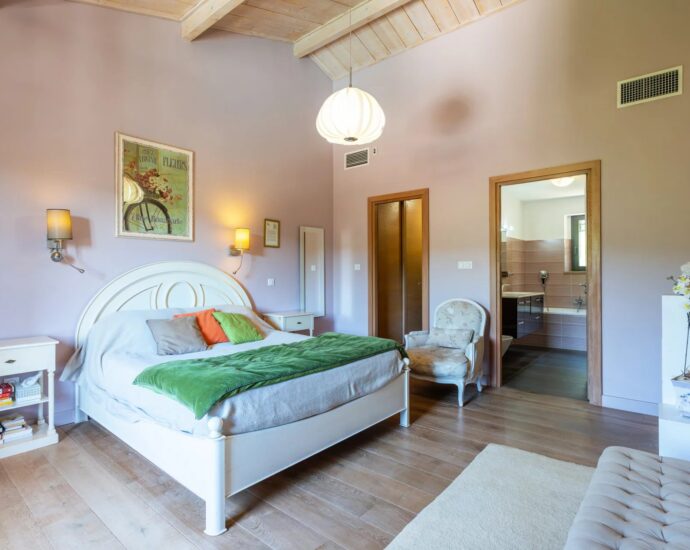 Côte Oriental, Penta-di-Casinca, Villa vue montagnes, 2 appartements, 6 chambres, piscine, proche plages et Bastia