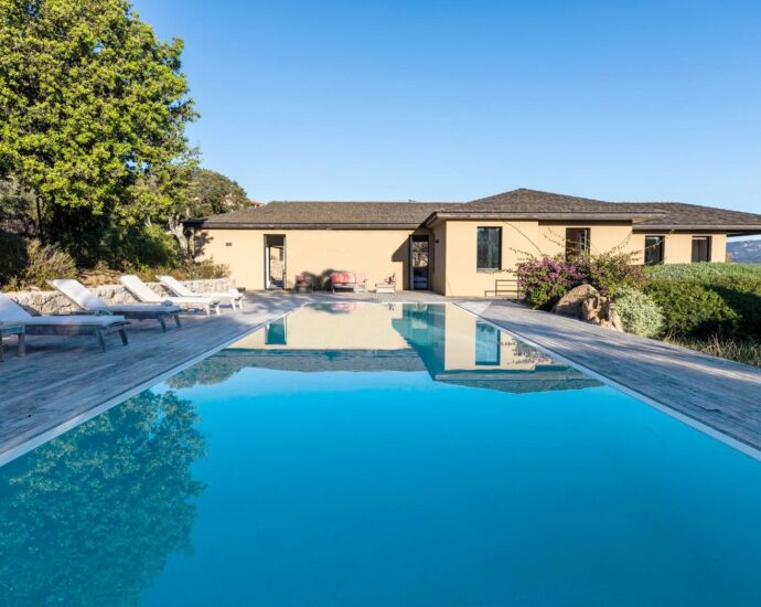 Pianottoli-Caldarello, Villa d&rsquo;architecte, 6 chambres, vue mer, piscine, plage à pied