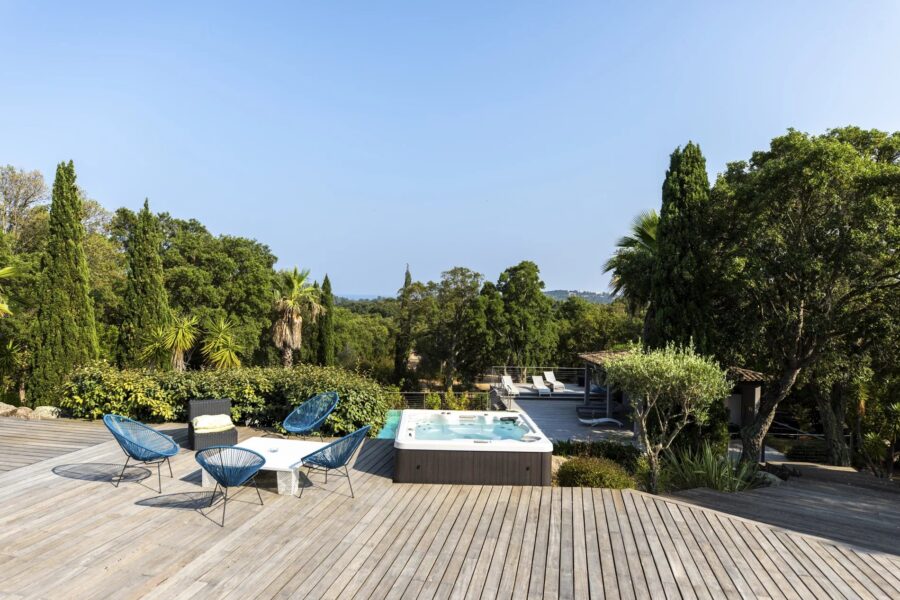 Sainte-Lucie de Porto-Vecchio, 8-Bedroom Villa, Pool, Sea View, Close to the Beach
