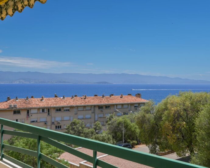 Exclusivité, Ajaccio, Quartier du Trottel, Appartement vue mer, 3 chambres, terrasses, plage à pied