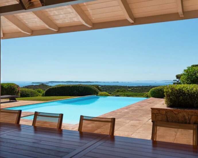 Bonifacio, Domaine privé Sperone ,Villa vue mer panoramique, 6 chambres, piscine, plage à pied