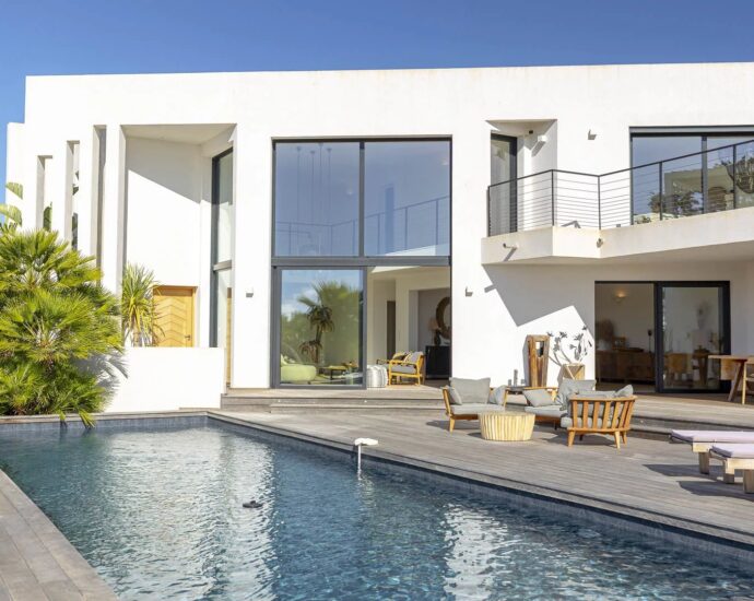 Arasu, Villa contemporaine, 5 chambres, piscine, vue mer, plage à pied