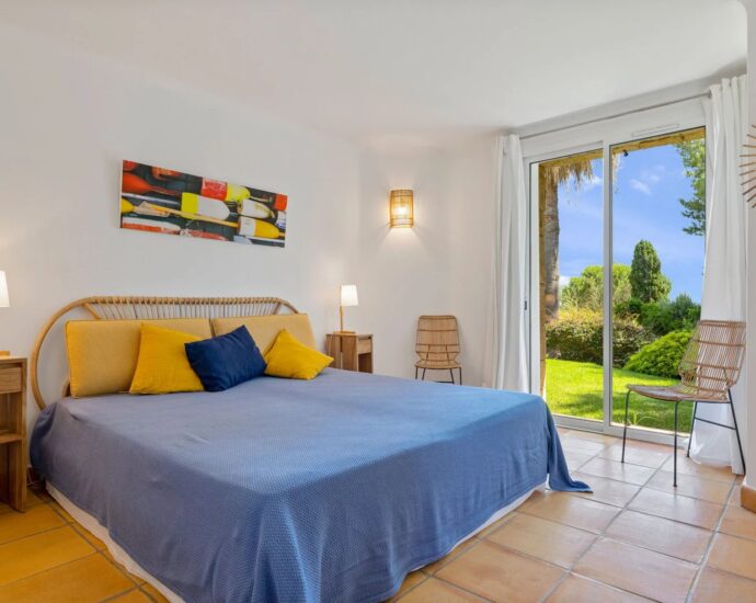 Private estate of Punta d’Arasu, panoramic sea-view villa, 5 bedrooms, swimming pool, beach within walking distance.