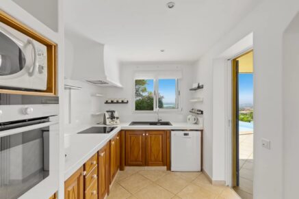Exclusivité, Arasu , Villa vue mer panoramique, 3 chambres,  garage, piscine à débordement, proche plage