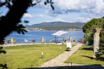 Porticcio, Rive Sud d&rsquo;Ajaccio, Villa pied dans l&rsquo;eau, 5 Chambres, vue mer panoramique, accès plage à pied