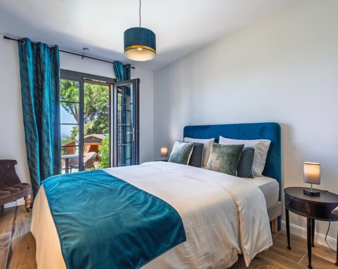 Exlusivité, Région de Saint-Florent, Poggio d’Oletta, villa 4 chambres, piscine, jacuzzi, vue dégagée mer et montagnes, proche plage