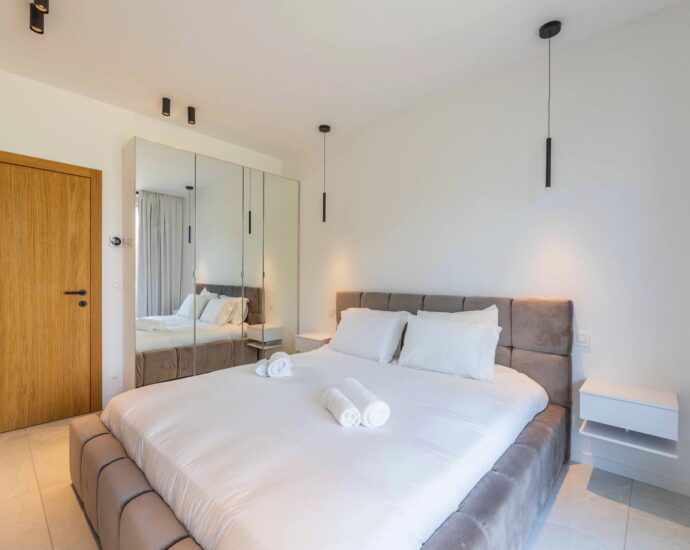 Exclusivité, Caramontino, Domaine privé d&rsquo;Arinella, Villa 6 chambres, piscine, jacuzzi, vue montagnes, plage à pied