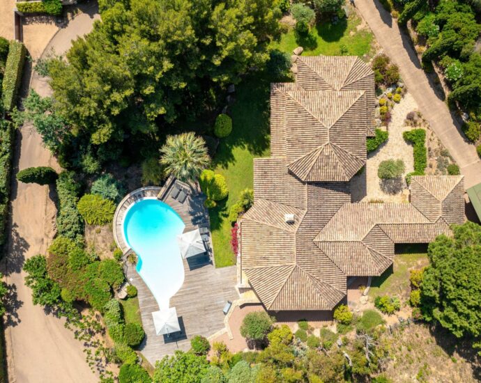 Private estate of Punta d’Arasu, panoramic sea-view villa, 5 bedrooms, swimming pool, beach within walking distance.