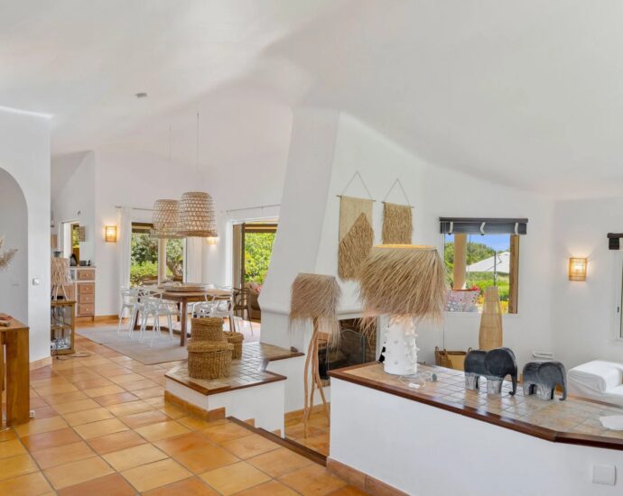 Private estate of Punta d’Arasu, panoramic sea-view villa, 5 bedrooms, swimming pool, beach within walking distance.