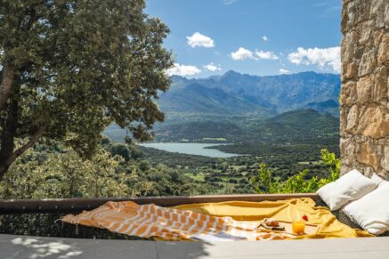 Santa-Reparata Di Balagna, 4 rooms, swimming pool, panoramic view of lake and mountains