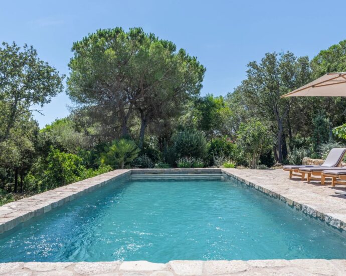 Exclusivité, Domaine de Cala Rossa, La Testa, Propriété exceptionnelle pied dans l&rsquo;eau, 2 villas, 7 chambres, piscine, plage à pied, vue mer panoramique