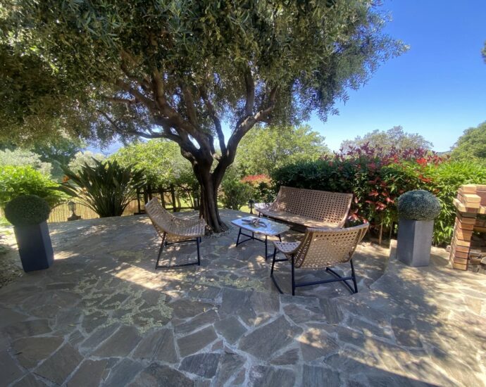 Exlusivité, Région de Saint-Florent, Poggio d’Oletta, villa 4 chambres, piscine, jacuzzi, vue dégagée mer et montagnes, proche plage