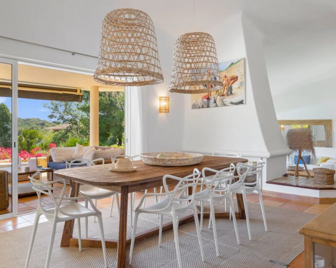 Private estate of Punta d’Arasu, panoramic sea-view villa, 5 bedrooms, swimming pool, beach within walking distance.