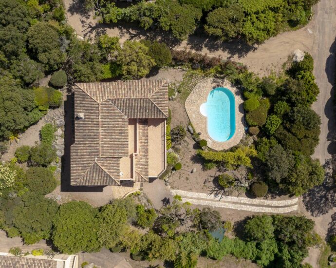 Porto-Vecchio, Domaine de Cala Rossa, villa 5 chambres, piscine, plage à pied