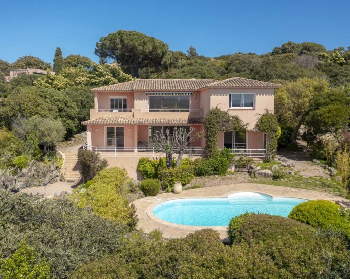 Porto-Vecchio, Domaine de Cala Rossa, villa 5 chambres, piscine, plage à pied