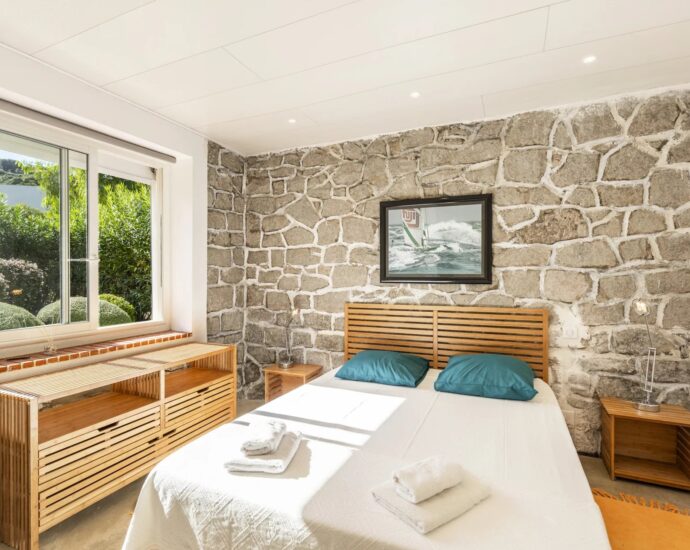 Porticcio, Rive Sud d&rsquo;Ajaccio, Villa pied dans l&rsquo;eau, 5 Chambres, vue mer panoramique, accès plage à pied