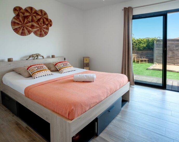 Saint-Cyprien, Villa 8 chambres, piscine, spa, proche plage