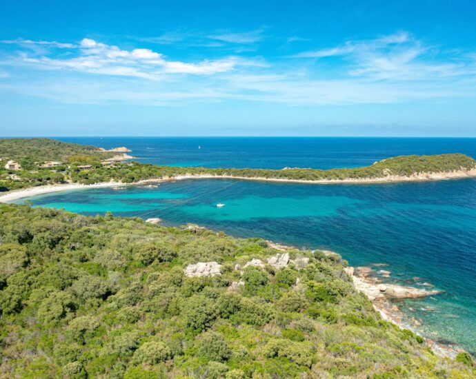 Private estate of Punta d’Arasu, panoramic sea-view villa, 5 bedrooms, swimming pool, beach within walking distance.