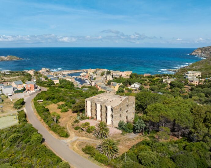 Cap Corse, Centuri, character property, sea view, 30 rooms, landscaped grounds, close to the beach