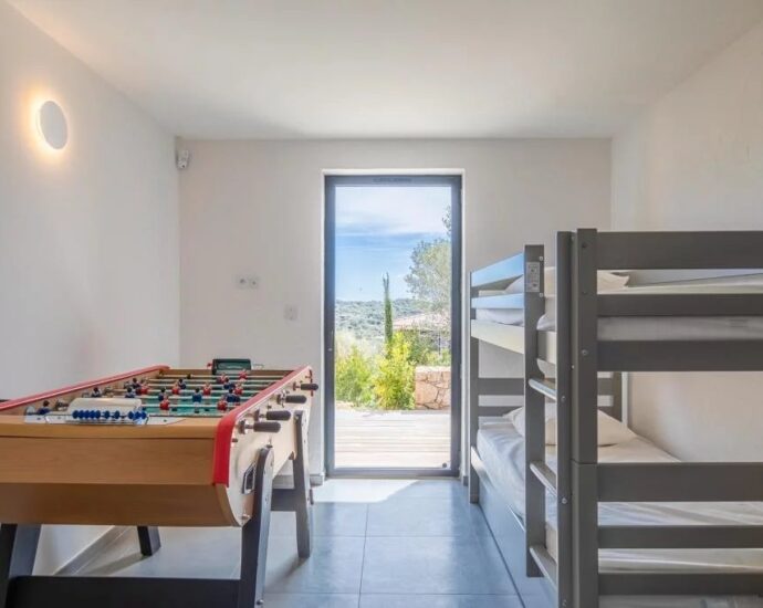 Pianottoli-Caldarello, 6 bedroom villa, pool, sea view