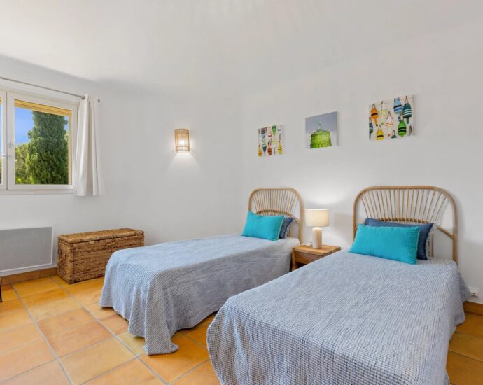 Private estate of Punta d’Arasu, panoramic sea-view villa, 5 bedrooms, swimming pool, beach within walking distance.