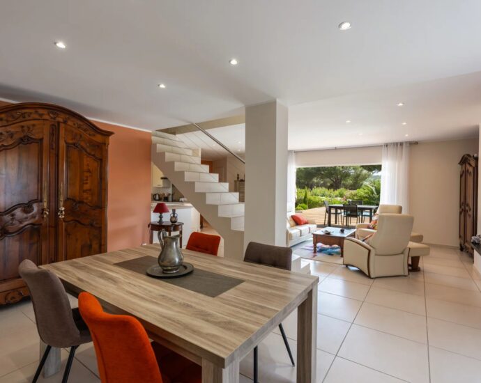 Exclusivité, Porticcio, Agosta plage,  Villa vue mer, 4 chambres, plage à pied