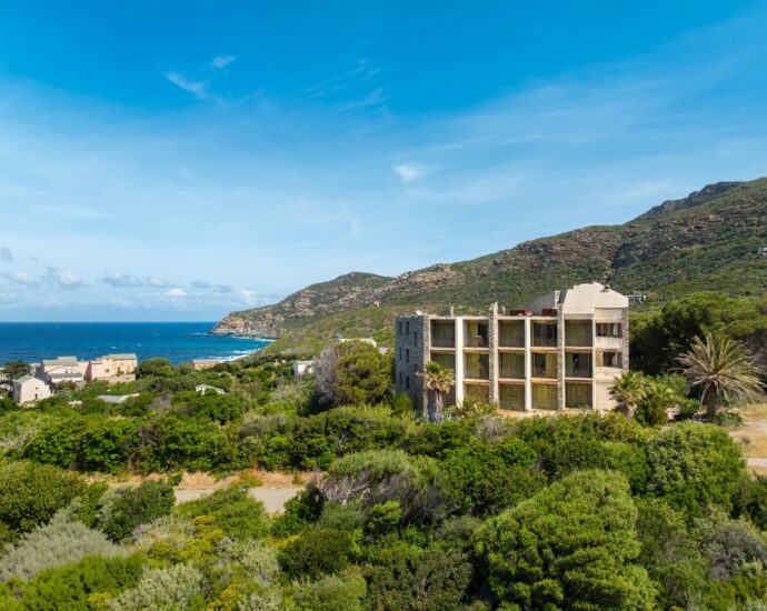 Cap Corse, Centuri, Propriété de caractère, vue mer, 30 chambres, parc paysager, plage à pied