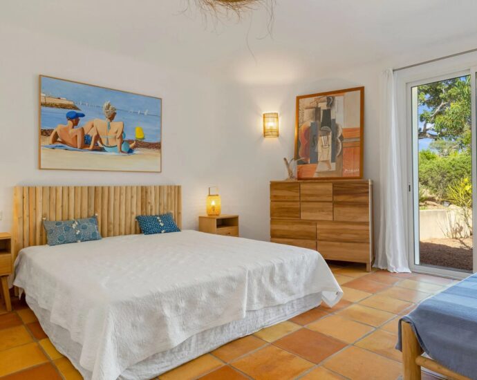 Private estate of Punta d’Arasu, panoramic sea-view villa, 5 bedrooms, swimming pool, beach within walking distance.