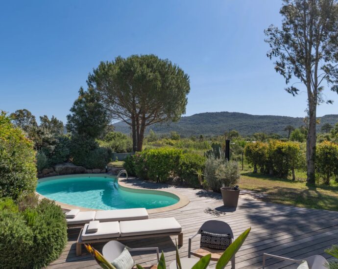 Porto-Vecchio, Villa plain-pied, 4 chambres, proche plage Palombagia, piscine
