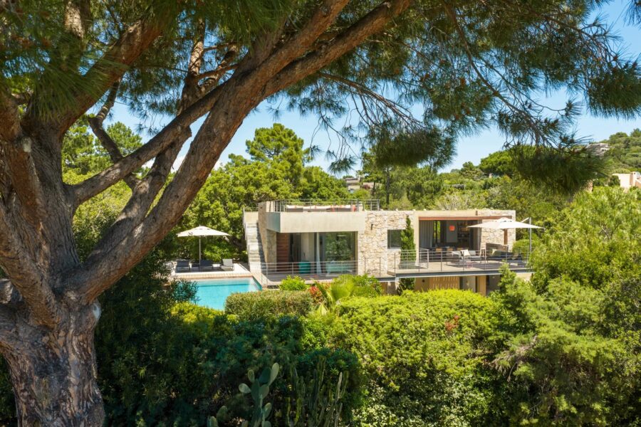 Porto-Vecchio, Domaine de Cala Rossa, villa 4 bedrooms, swimming pool and beach at walking distance,