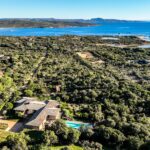 Pianottoli-Caldarello, Villa d&rsquo;architecte, 6 chambres, vue mer, piscine, plage à pied