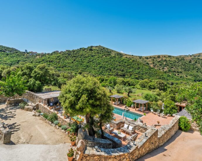 Exclusivité, Pietralba, Propriété, 4 Appartements, Vue panoramique, Piscine, Proche plage