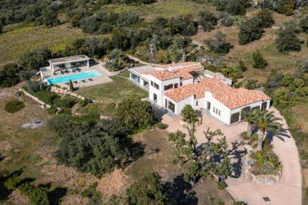 Lumio, 6 bedroom villa, panoramic sea view, infinity pool, near beach