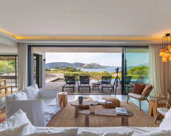 Private Cala Rossa Estate, Sea View Villa with 5 Bedrooms, Heated Pool & Walking Distance to the Beach