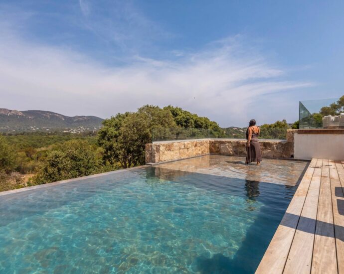 Exclusivité, Caramontino, Domaine privé d&rsquo;Arinella, Villa 6 chambres, piscine, jacuzzi, vue montagnes, plage à pied